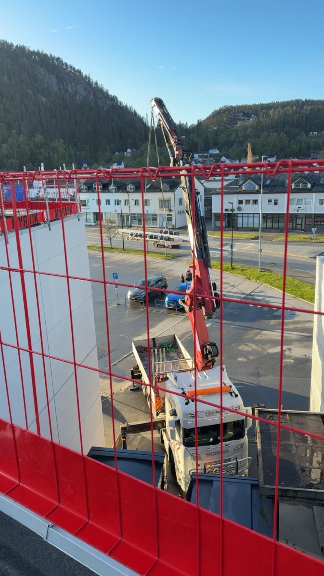 Sentrumsjobb bak gjerde